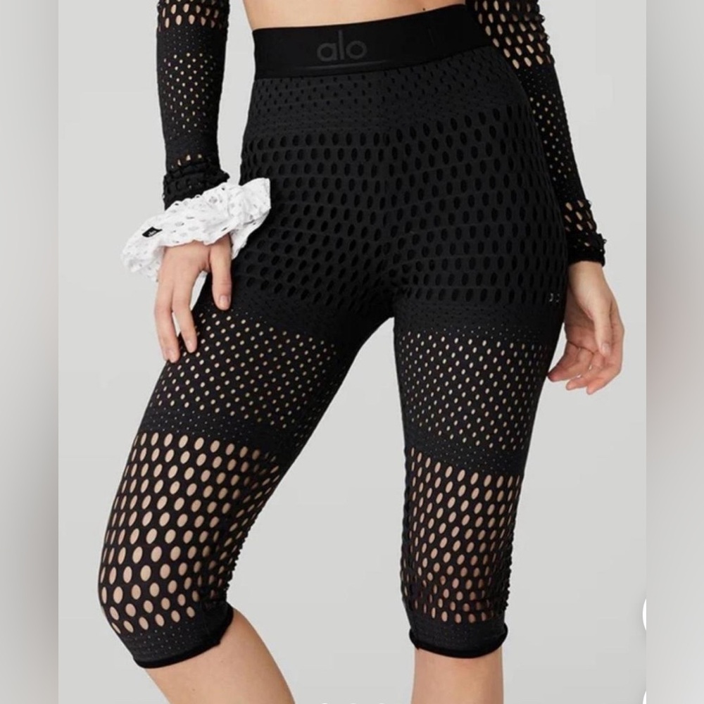 alo Yoga Woman’s Black Mesh Leggings